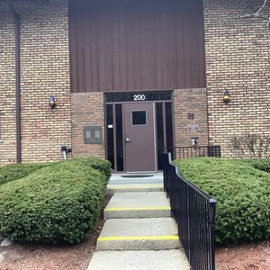 200 Willow Ln APT C-211, Willow Springs, IL, 60480