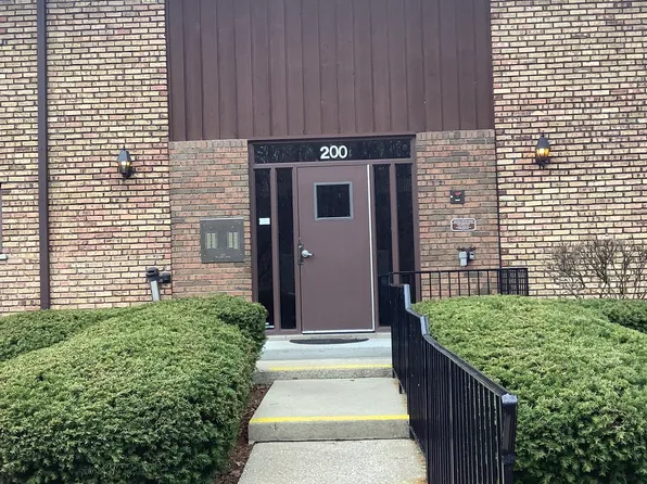 200 Willow Ln APT C-211, Willow Springs, IL 60480