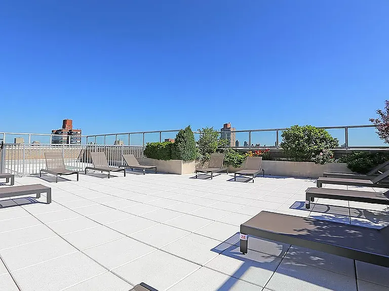 1385 York Ave #20H — Photo 11