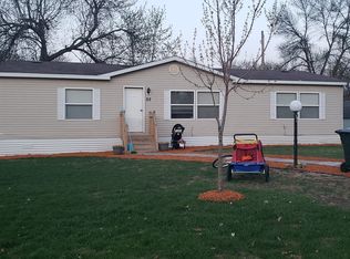 1525 McDonald Dr SW TRLR 22, Hutchinson, MN 55350