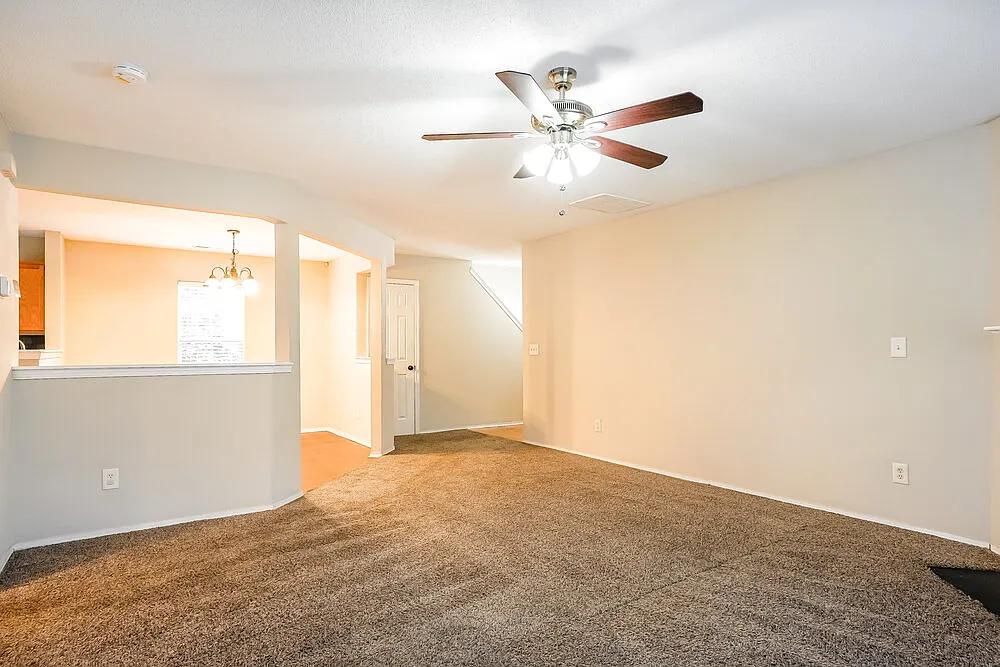 4 bed, 3.0 bath, 2088 sqft, $1,920 — Photo 4