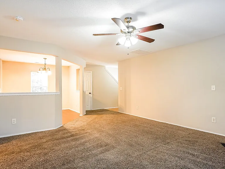936 Mailwood Dr — Photo 4
