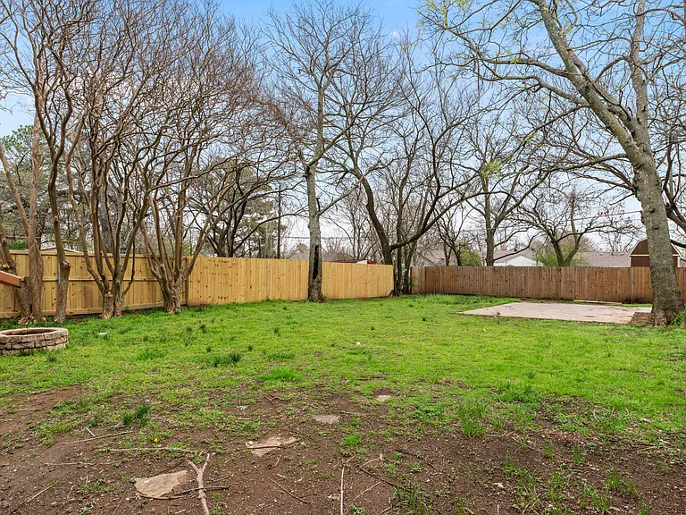 718 W Monterey St — Photo 37