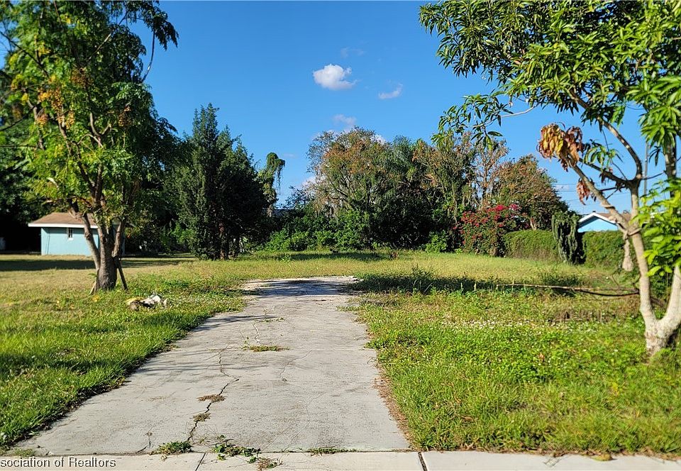 2nd image of 550 Nasturtium Ave