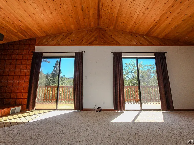 1772 Columbine Dr — Photo 4