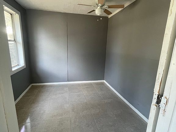 5th image of 3202 E 10th Ave