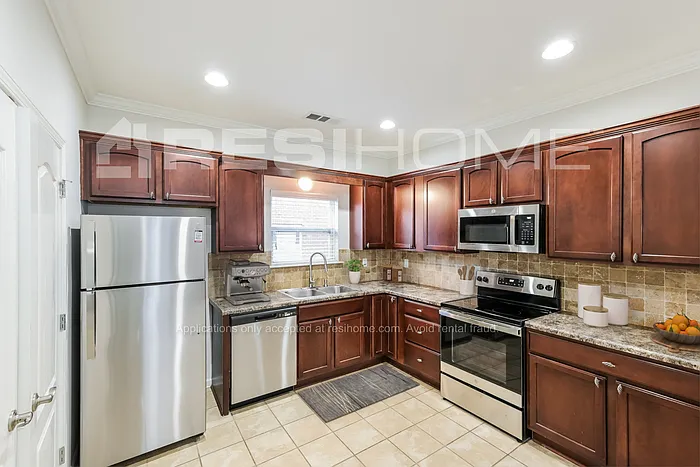 3 bed, 2.0 bath, 1581 sqft, $1,875 — Photo 3