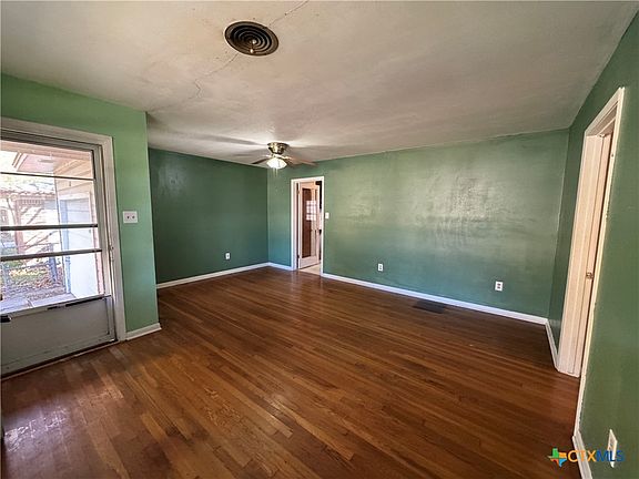 4th image of 609 S 11th St