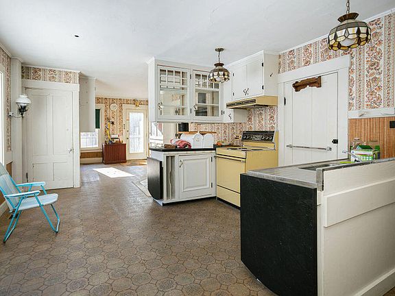 14th image of this home