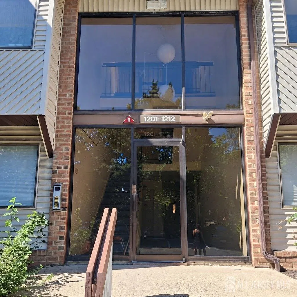 2 bed, 2.0 bath, 1275 sqft, $2,500 — Photo 1