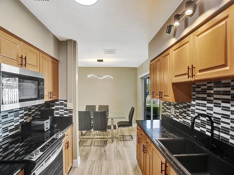 491 SE 23rd Ave — Photo 30