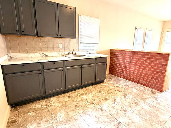 3rd image of 19457 Evergreen Rd