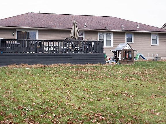 4th image of 6742 Applewood Blvd