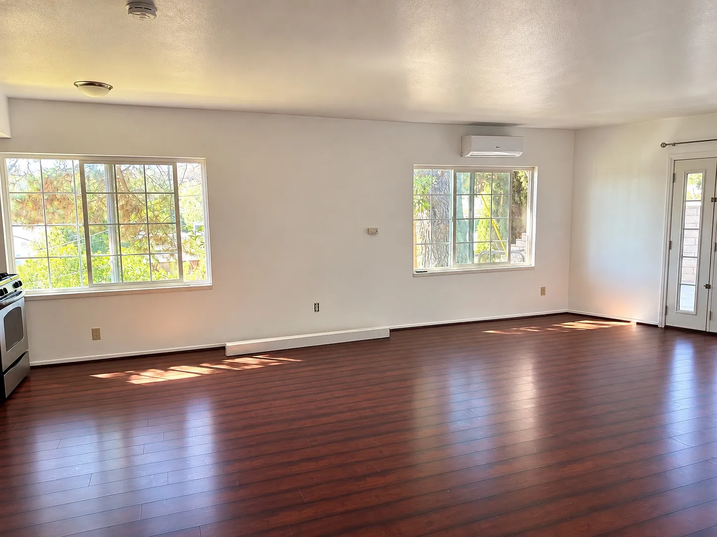 Luray Cir, Simi Valley — Photo 4
