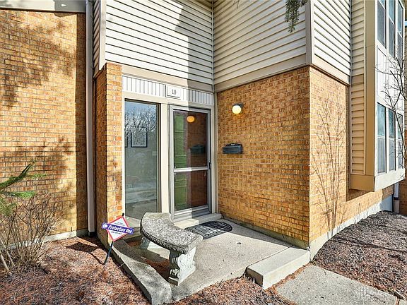 2nd image of 10 Woodside Ct