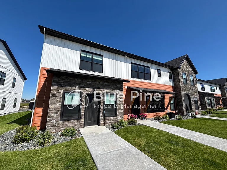 5133 Beach Dr #1 — Photo 1