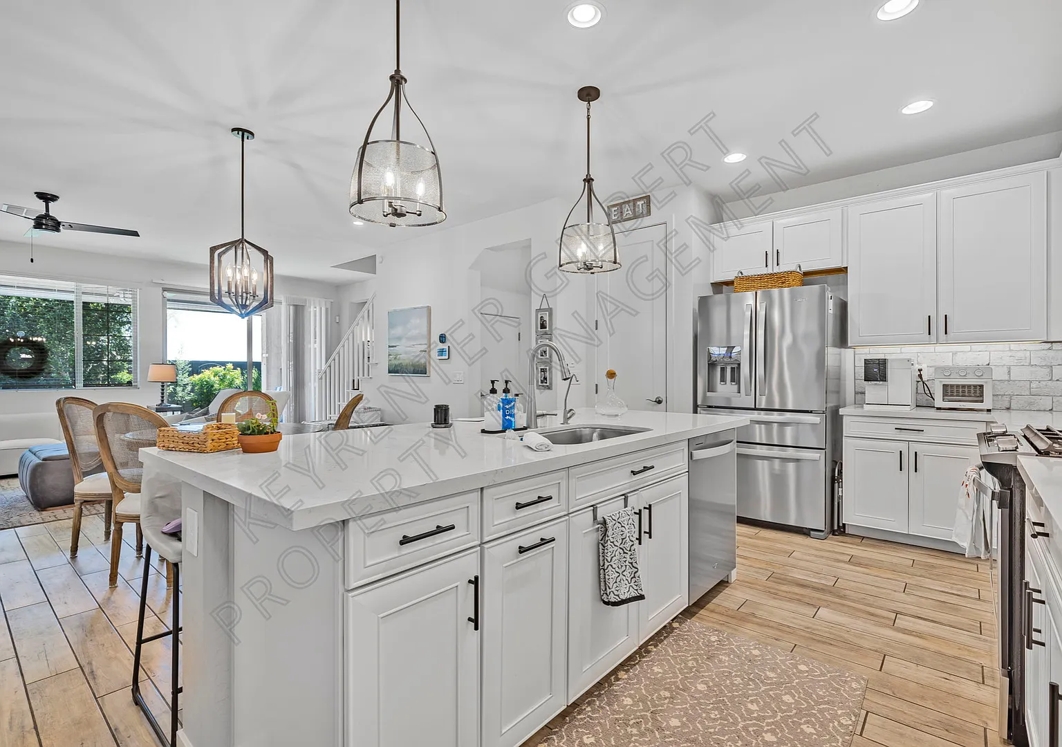 Modern 3-Bed + Bonus Room /2.5-Bath Home in Desirable Chandler Boutique Neighborhood Spacious Lay... — Photo 4