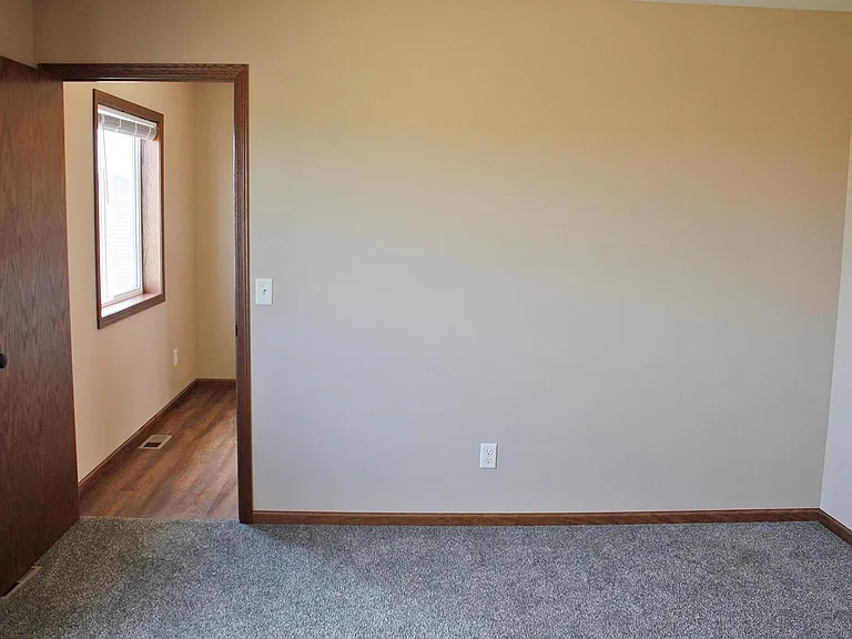 502 W 5th St — Photo 11