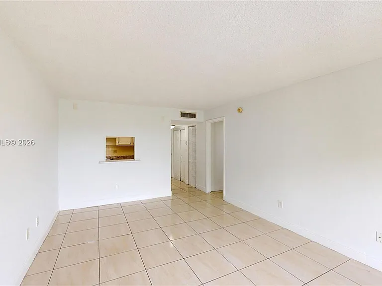 14201 N Kendall Dr #401D — Photo 4