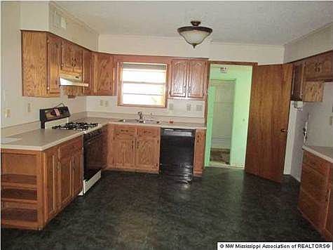 3rd image of 2324 Carrolton Dr