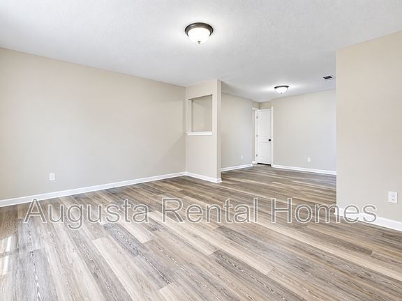3rd image of 37 Conifer Ct