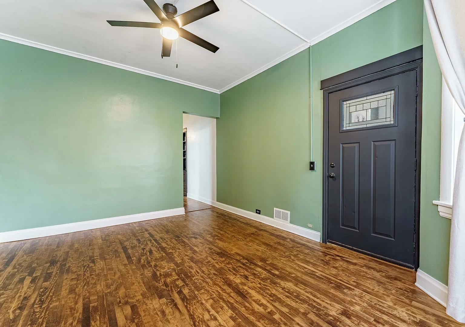 2 bed, 1100 sqft, $2,250 — Photo 3
