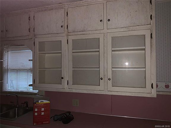 3rd image of 883 Marietta Dr