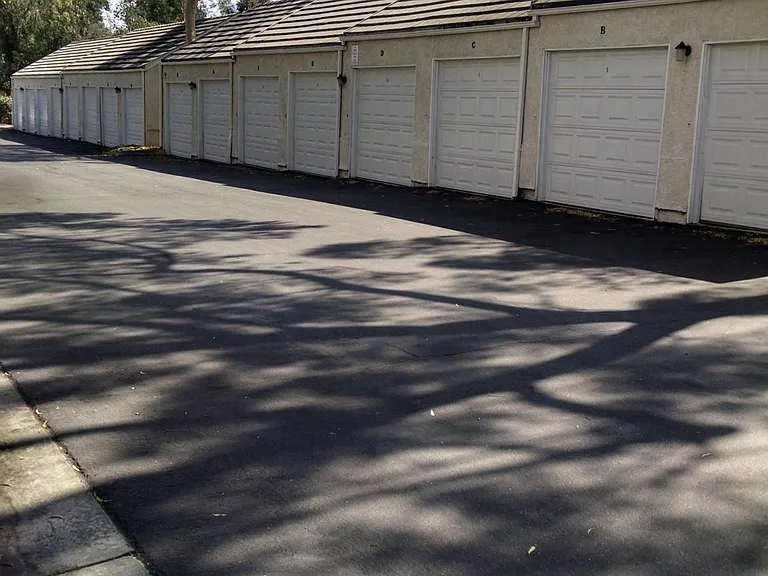 Lomita Court — Photo 5