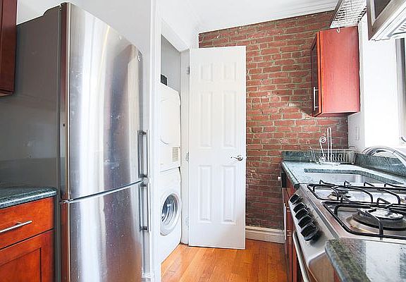 5th image of 107 Christopher St APT 7