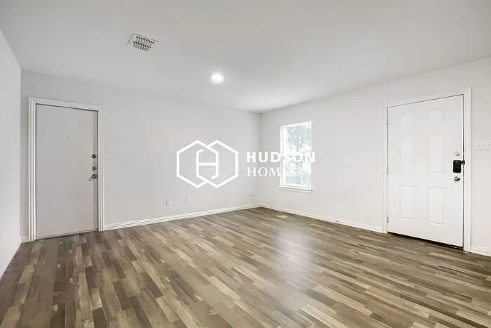 1611 Bryan Ave #B — Photo 4