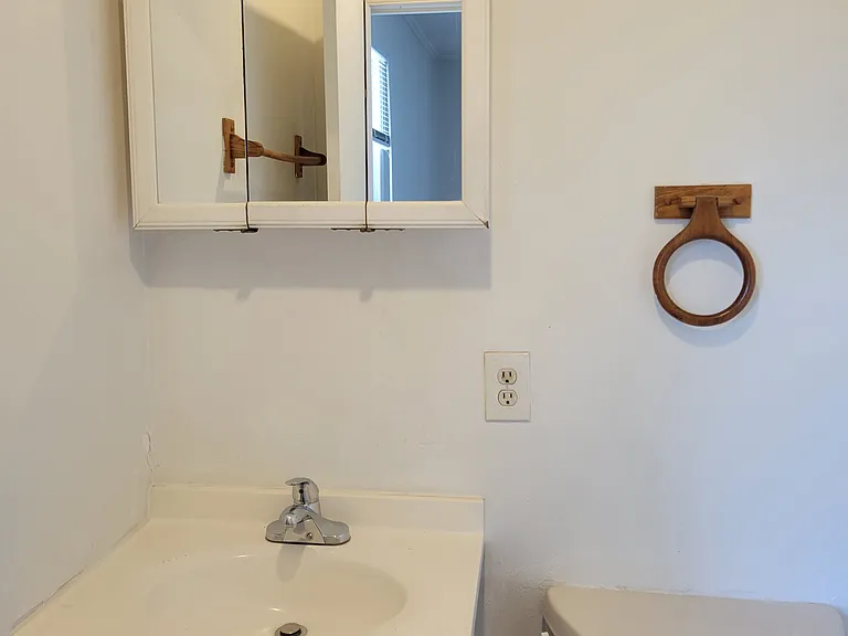 21406 Court St — Photo 8