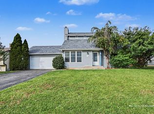 738 Monroe Dr, Lindenhurst, IL 60046