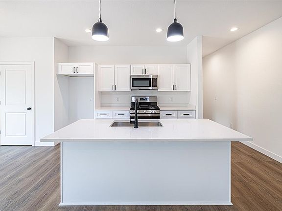5th image of 617 Millar Dr
