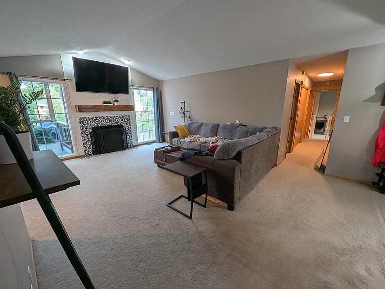 7310 S 20th St — Photo 3