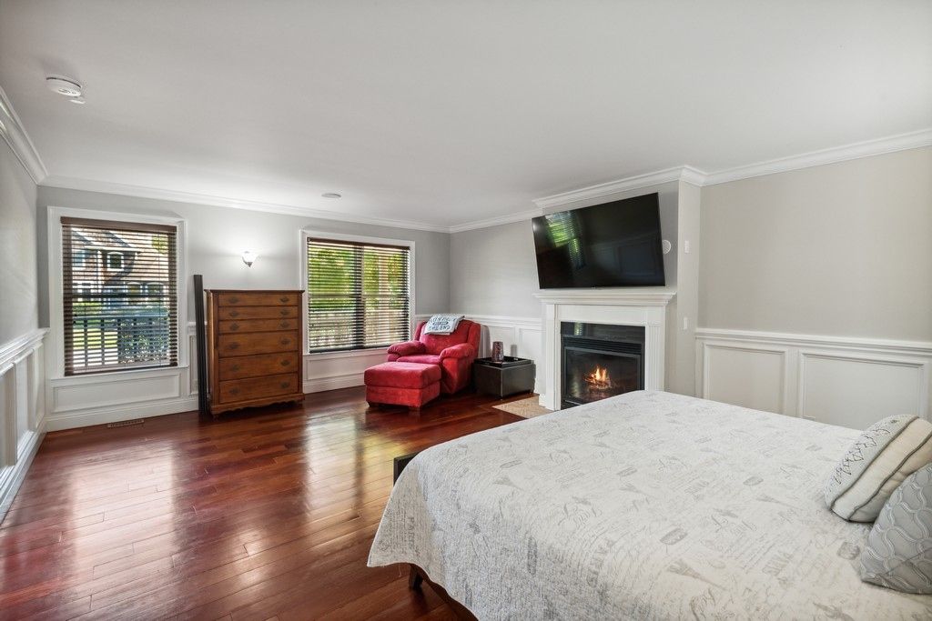  Guest bedroom with fireplace