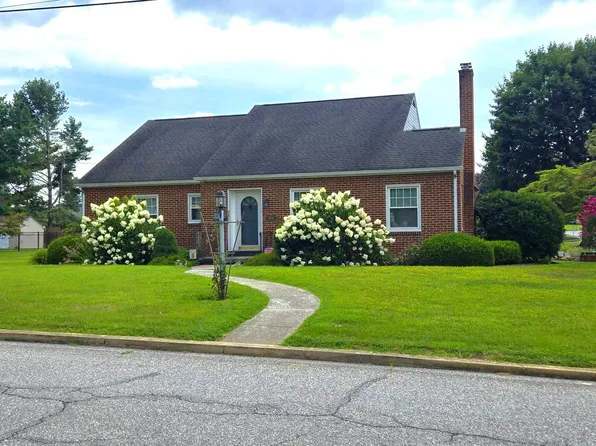 109 Northeast Ave, Waynesboro, PA 17268