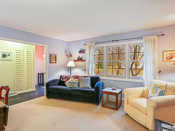 4th image of 995 Kirk Dr SE