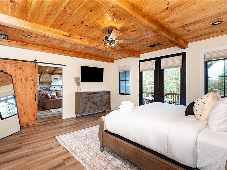 458 Palisade Dr — Photo 52