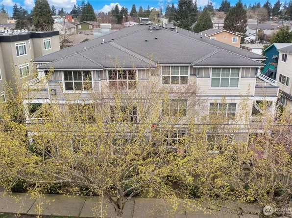 10549 Stone Avenue N #202, Seattle, WA 98133