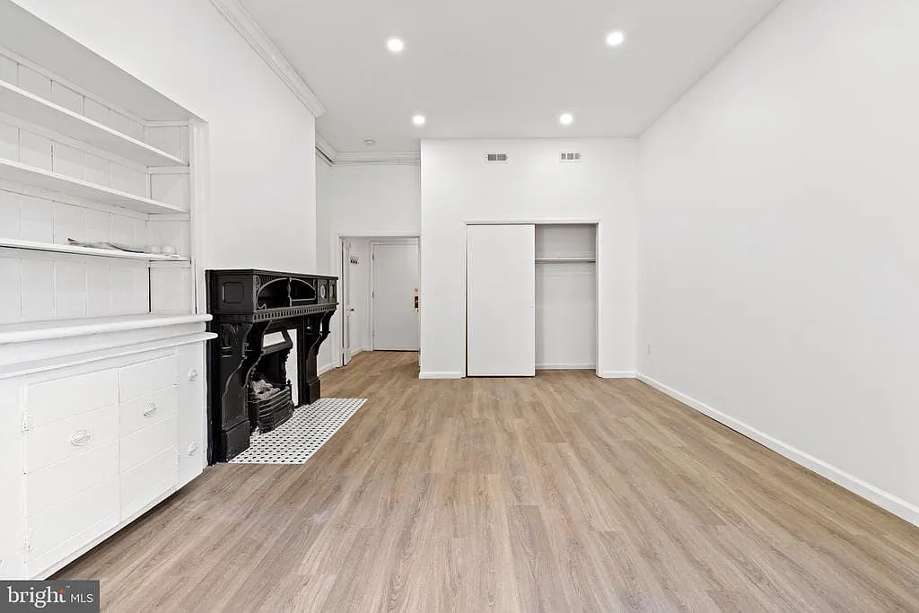 2 bed, 844 sqft, $1,975 — Photo 3