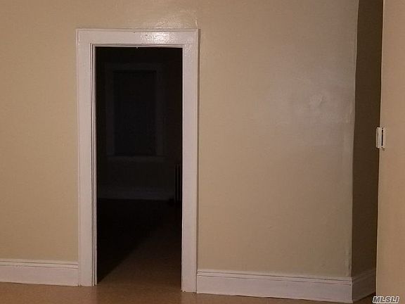5th image of 27 Willett Pl