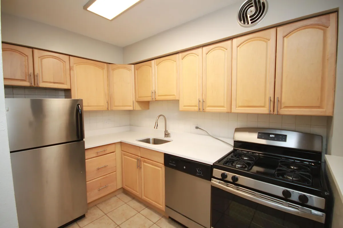 Building Photo - 2230 N Orchard St #303