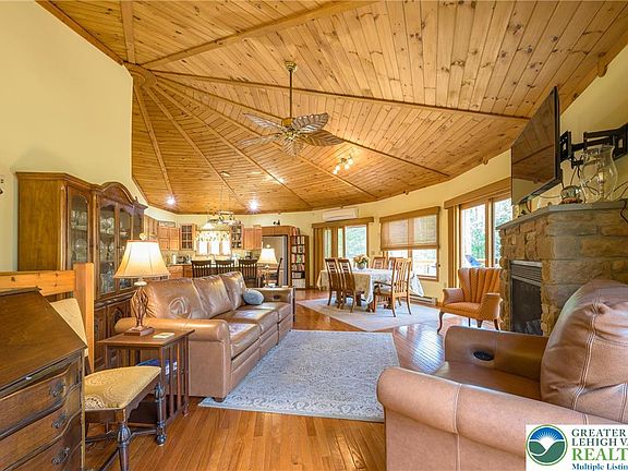 5th image of 8 Bear Creek Lake Dr