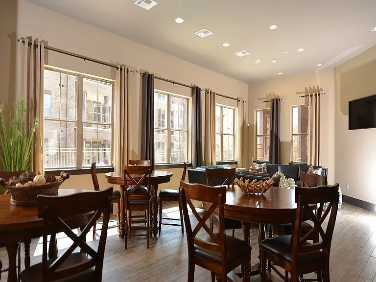 The Lakeshore Apartment Homes — Photo 13