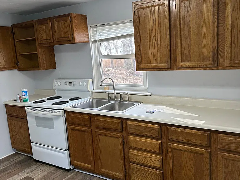 224 Maple St #1 — Photo 5