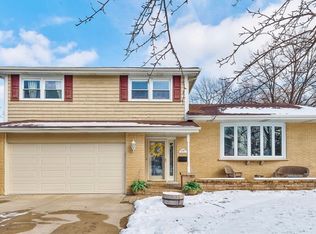 1040 62nd Pl, Downers Grove, IL 60516