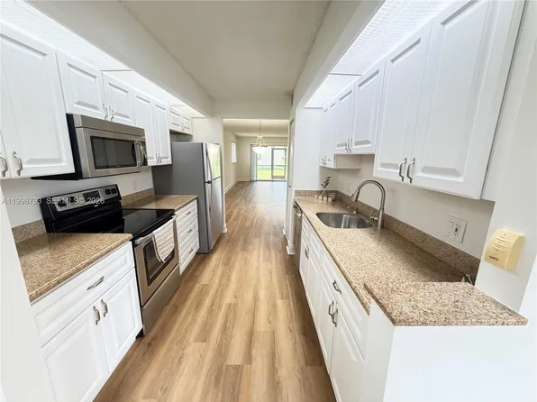 1600 SW 127th Way APT 101C, Pembroke Pines, FL 33027