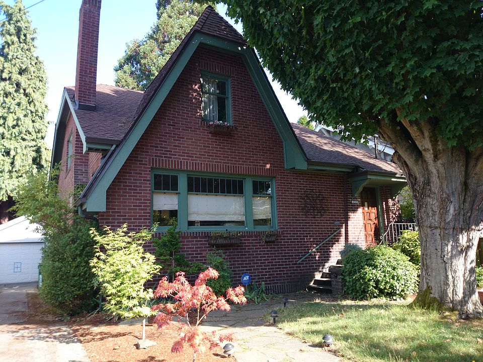 2nd image of 6042 34th Ave NE