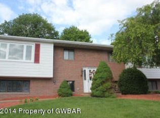 28 Dorchester Dr, Dallas, PA 18612