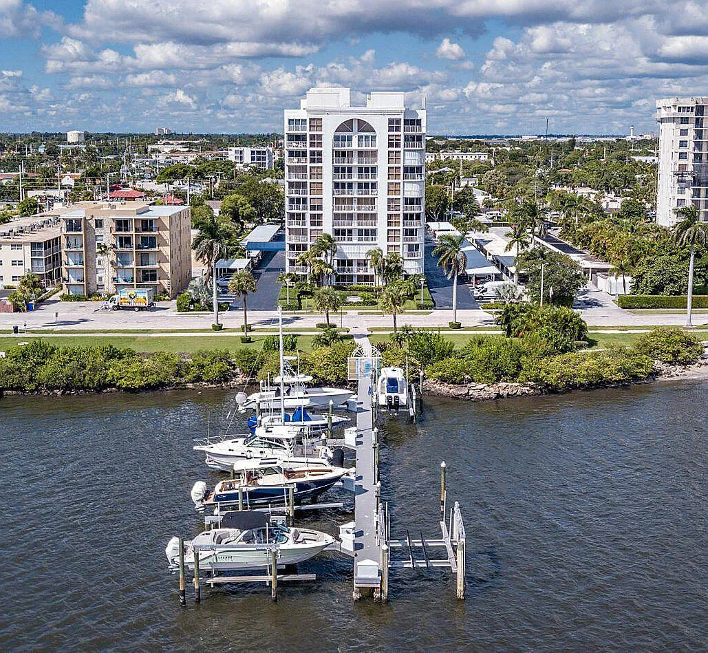 Harbor Towers — Photo 1